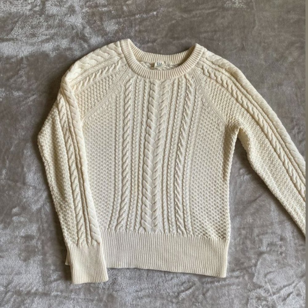 Knitted white sweater Size S GAP